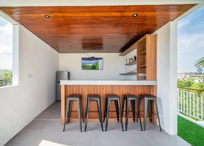 Carina Bali - Satu - 4br Pool Near Melasti Beach, Rooftop Bar & Free Airport Transport * 乌鲁瓦图