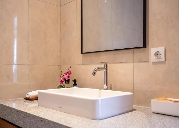 Carina Bali - Satu - 4br Pool Near Melasti Beach, Rooftop Bar & Free Airport Transport