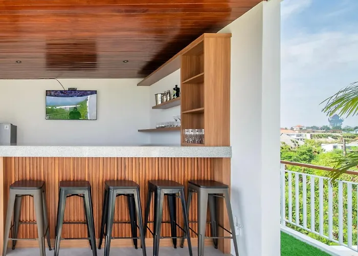 Carina Bali - Satu - 4br Pool Near Melasti Beach, Rooftop Bar & Free Airport Transport Villa