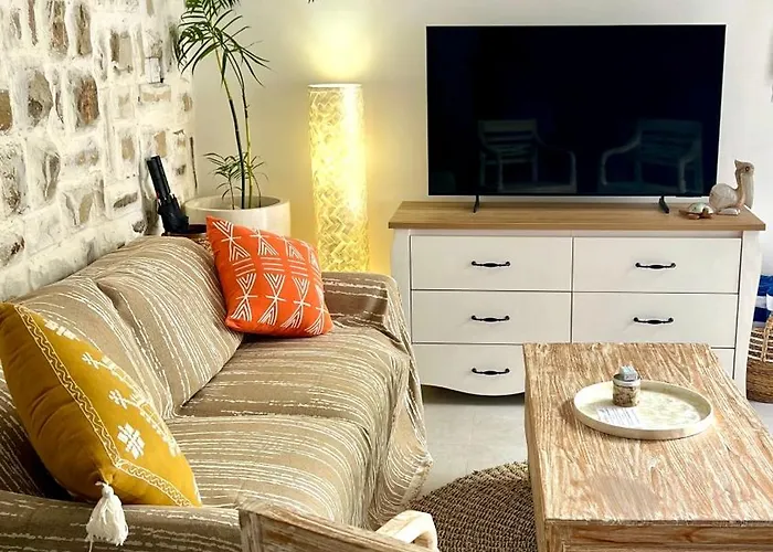 Carina Bali - Satu - 4br Pool Near Melasti Beach, Rooftop Bar & Free Airport Transport