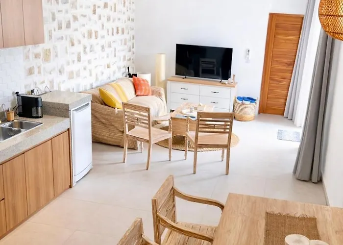 Carina Bali - Satu - 4br Pool Near Melasti Beach, Rooftop Bar & Free Airport Transport Villa *