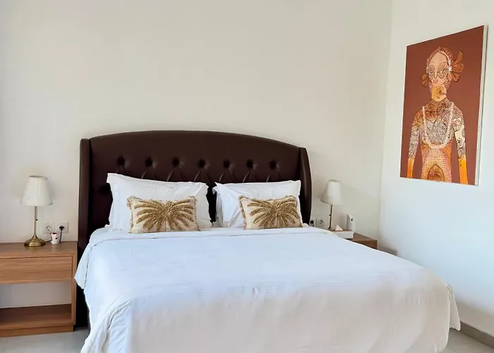Villa Carina Bali - Satu - Melasti 5 Mins, 4Br & Ensuites, Pool, Rooftop Bar & Sunsets